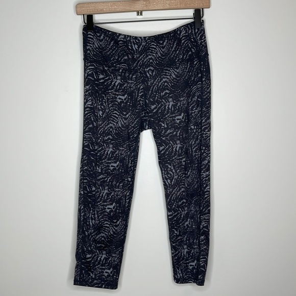 Athleta Chaturanga Zebra Capri - Picture 1 of 7